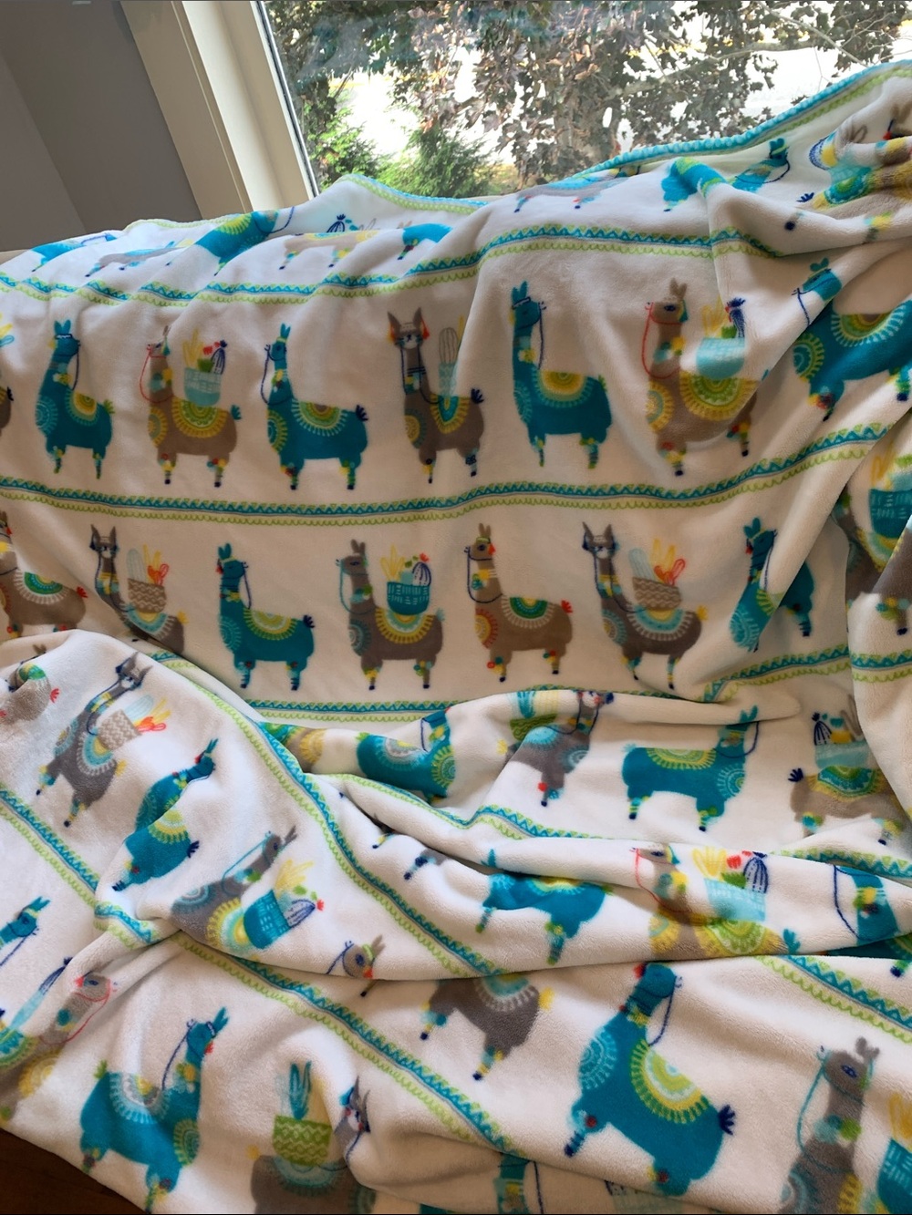 Kenzie Home Super Soft Fleece Throw Blanket Cheery Colorful Llamas on White